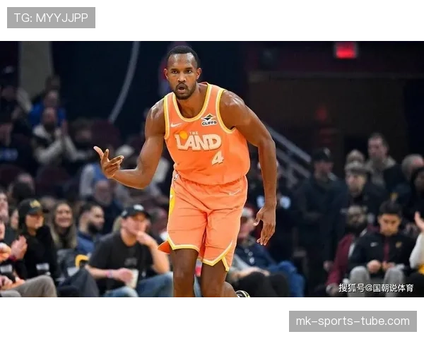 埃文·莫布里内线护框提升防守效率，季后赛对抗篮下优势明显