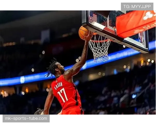 米尔斯利用挡拆创造投篮空间，三分命中率明显提升拉开火箭防线